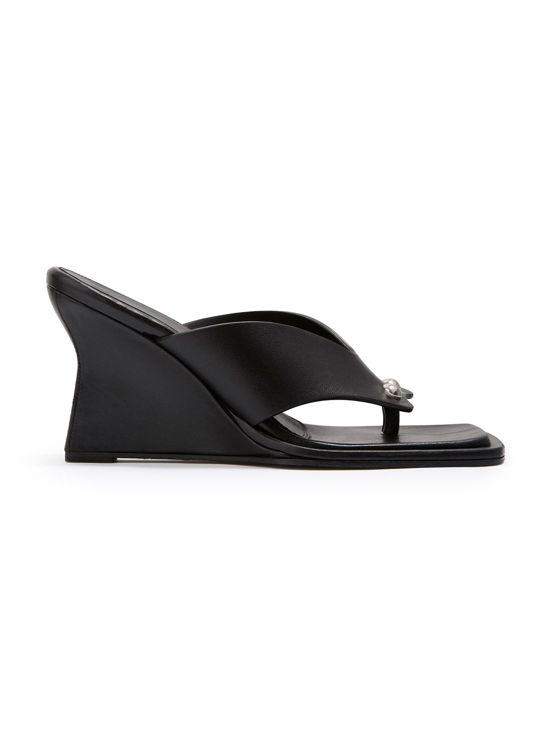 Single Dune Wedge in black colour viewed from the side on a white background