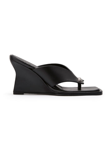 Single Dune Wedge in black colour viewed from the side on a white background